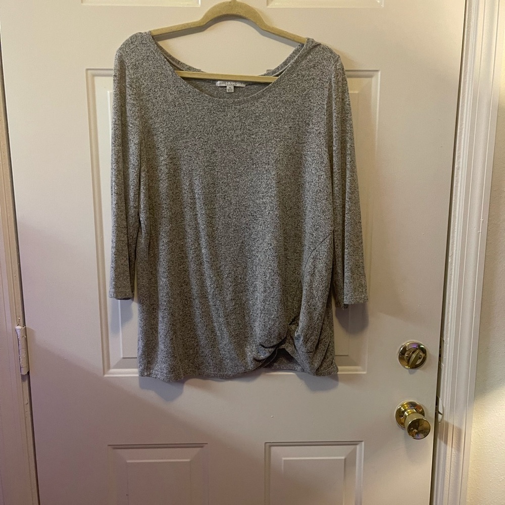 Gray knotted top